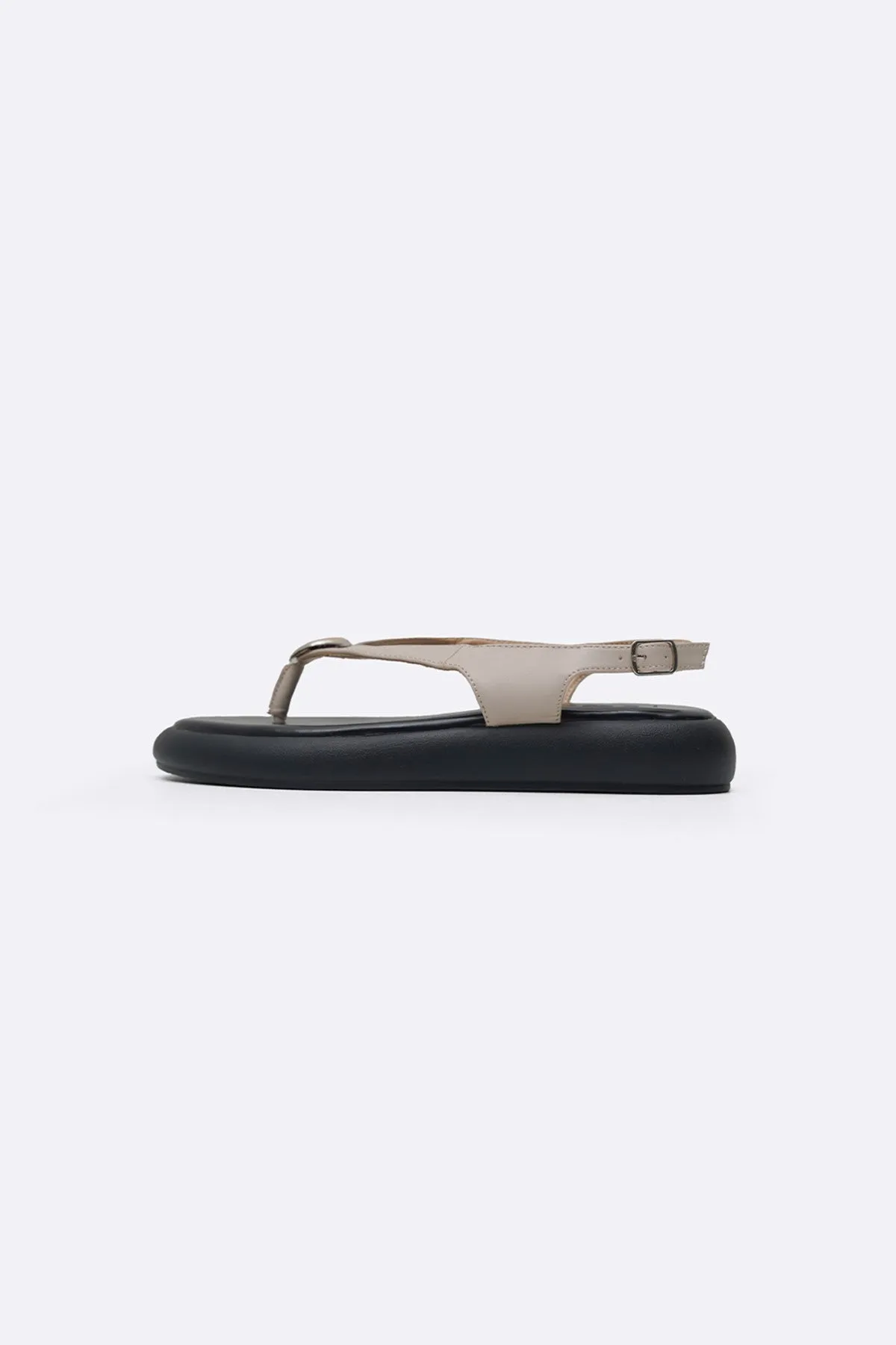 BUTTON FLIP SANDALS