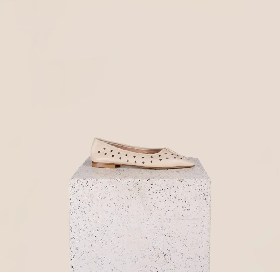 Como Studs-Ivory