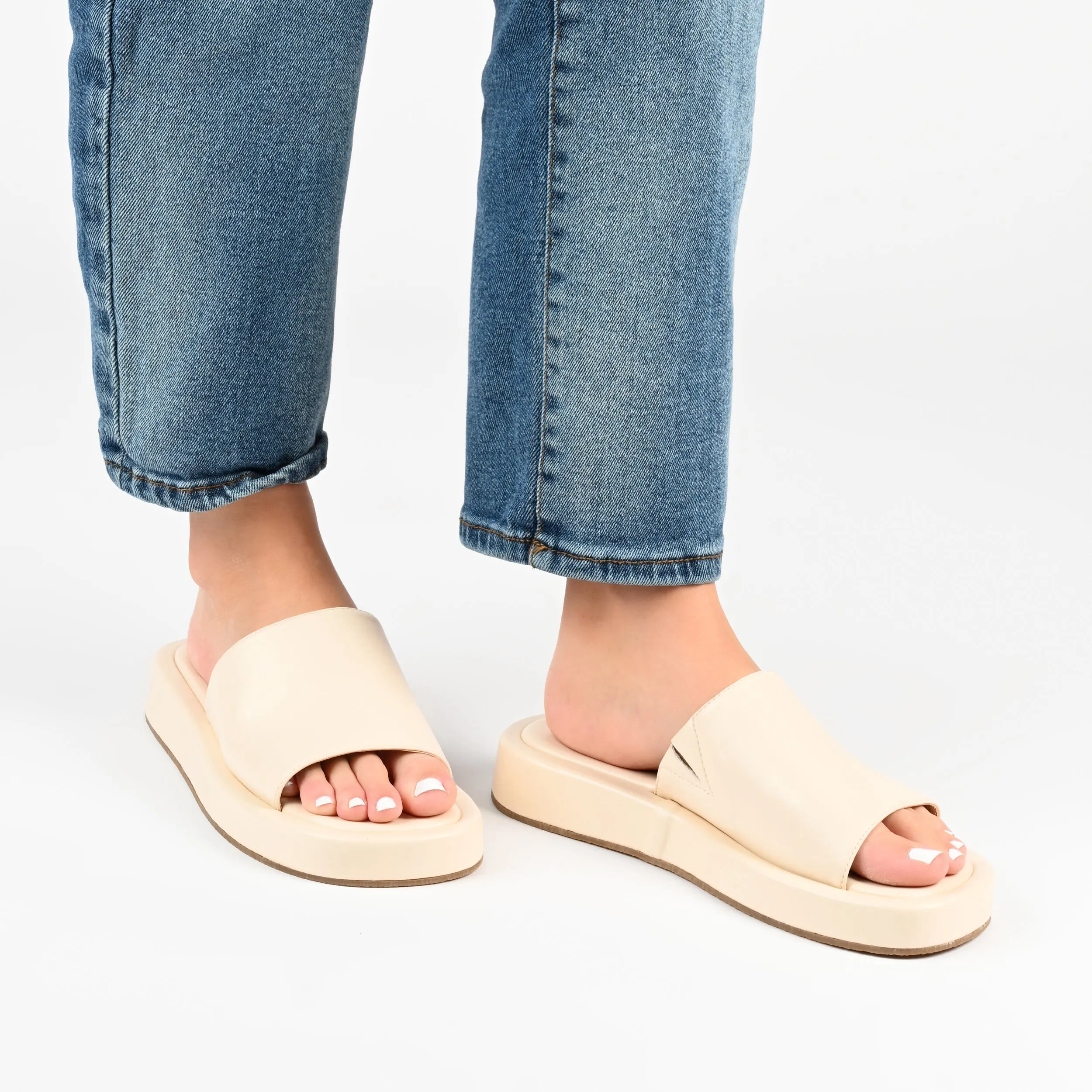 Journee Collection Women's Tru Comfort Foam Denrie Sandals