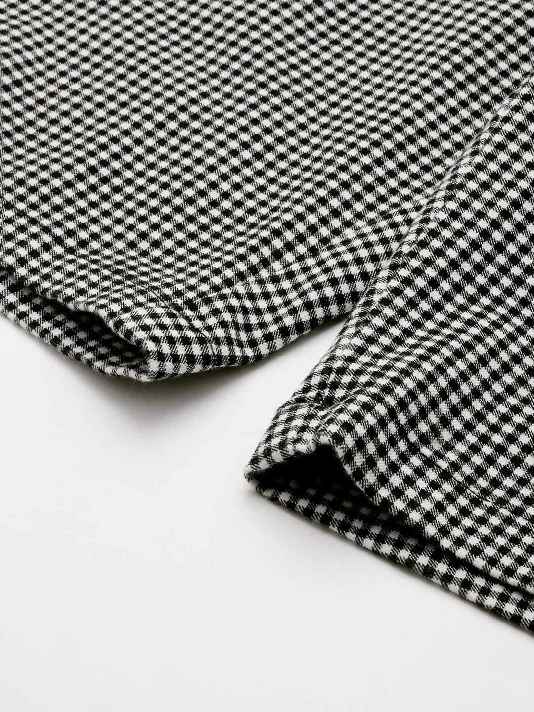 Men Black Checked Printed Mid-Rise Cotton Regular Shorts