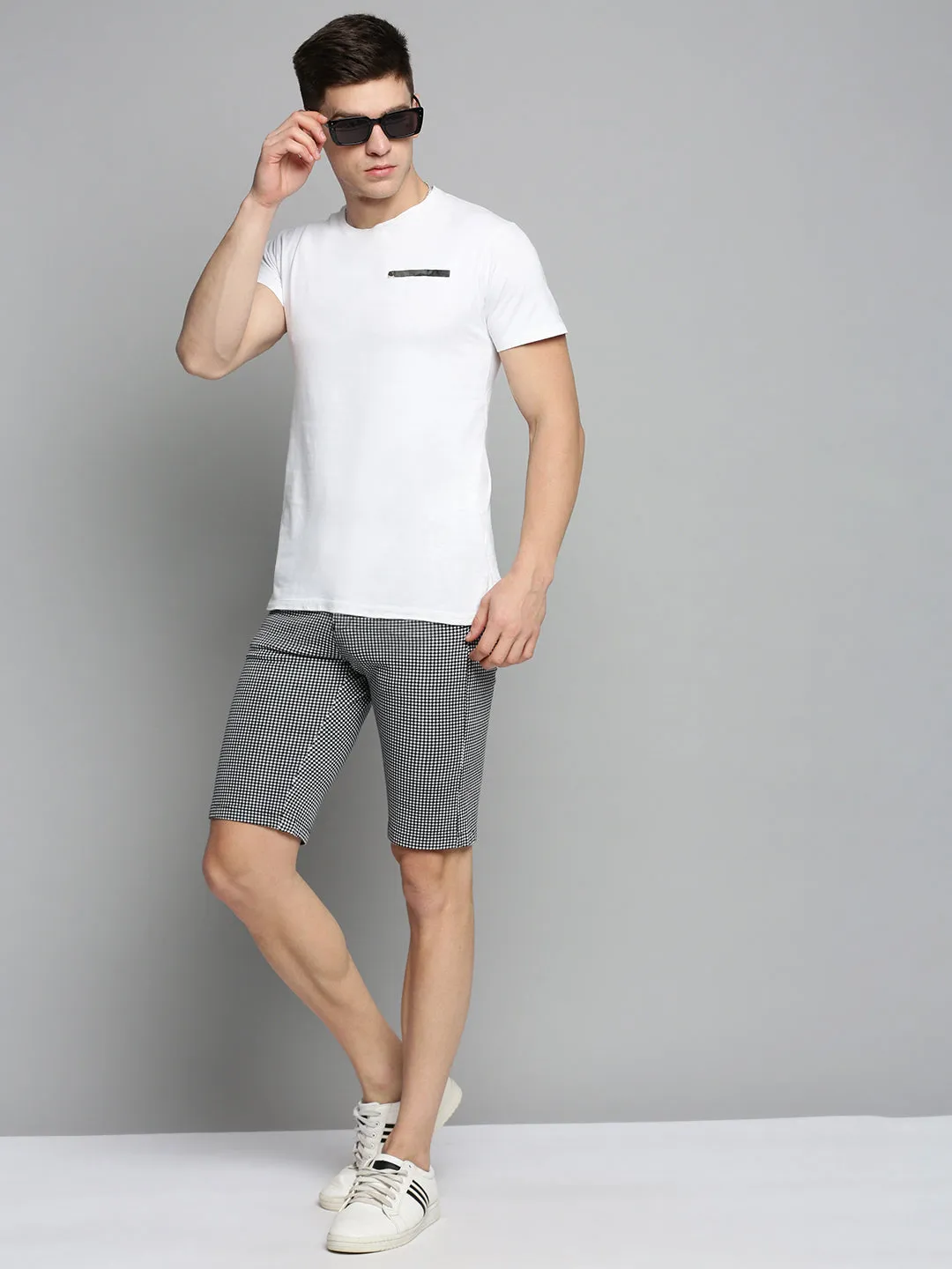 Men Black Checked Printed Mid-Rise Cotton Regular Shorts