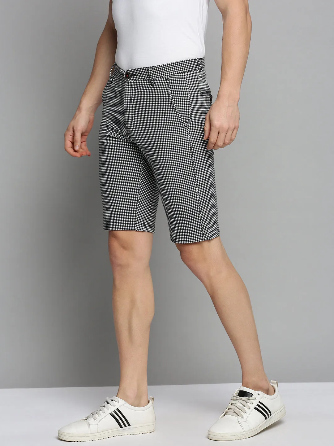 Men Black Checked Printed Mid-Rise Cotton Regular Shorts