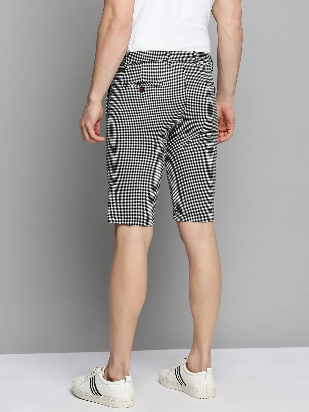 Men Black Checked Printed Mid-Rise Cotton Regular Shorts