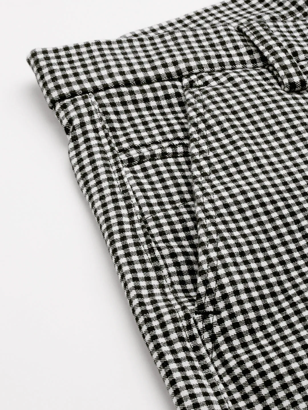 Men Black Checked Printed Mid-Rise Cotton Regular Shorts