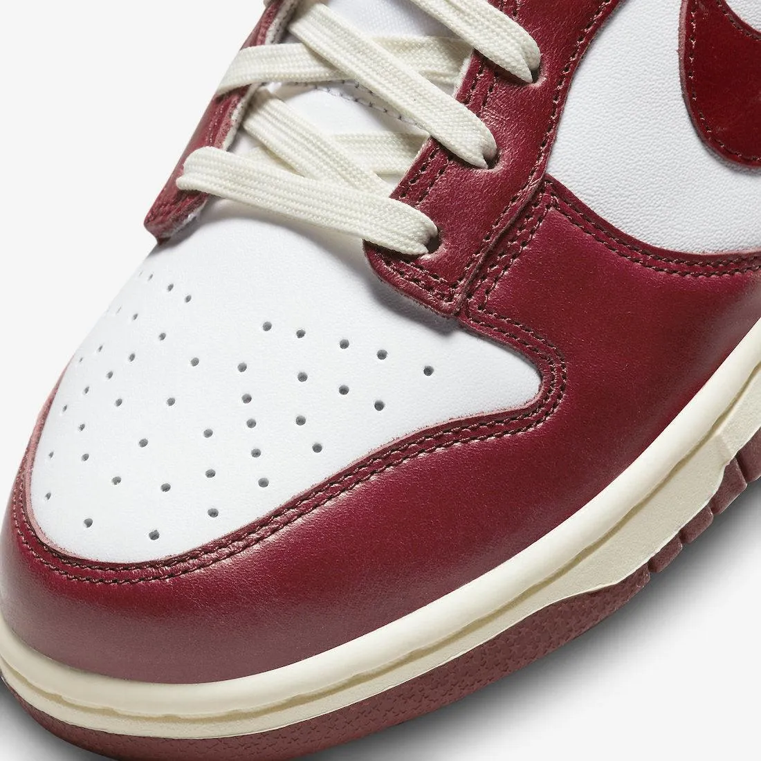 Nike Dunk Low 'PRM Team Red' (W)