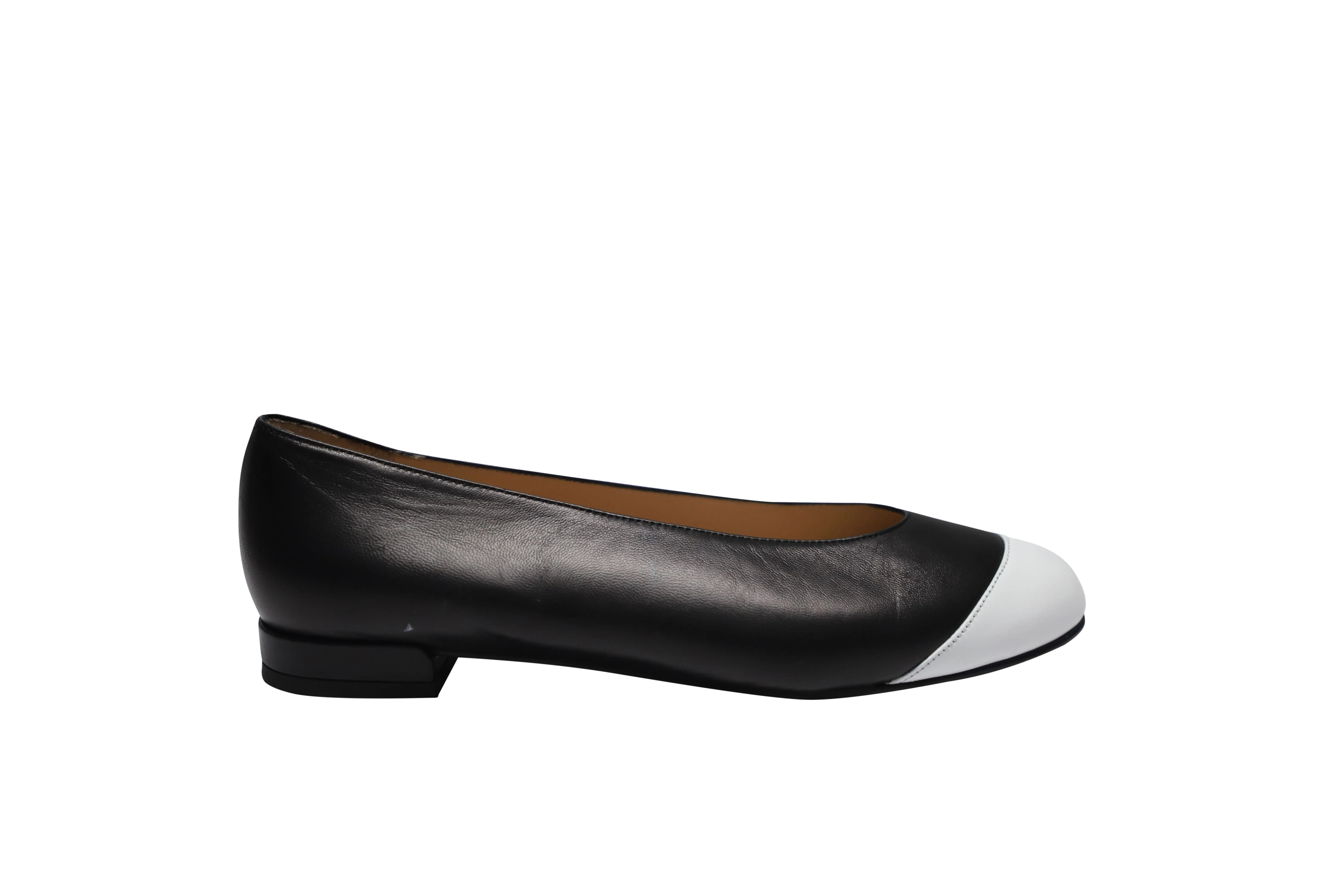 Stuart Weitzman Ballet Flats in Black Leather