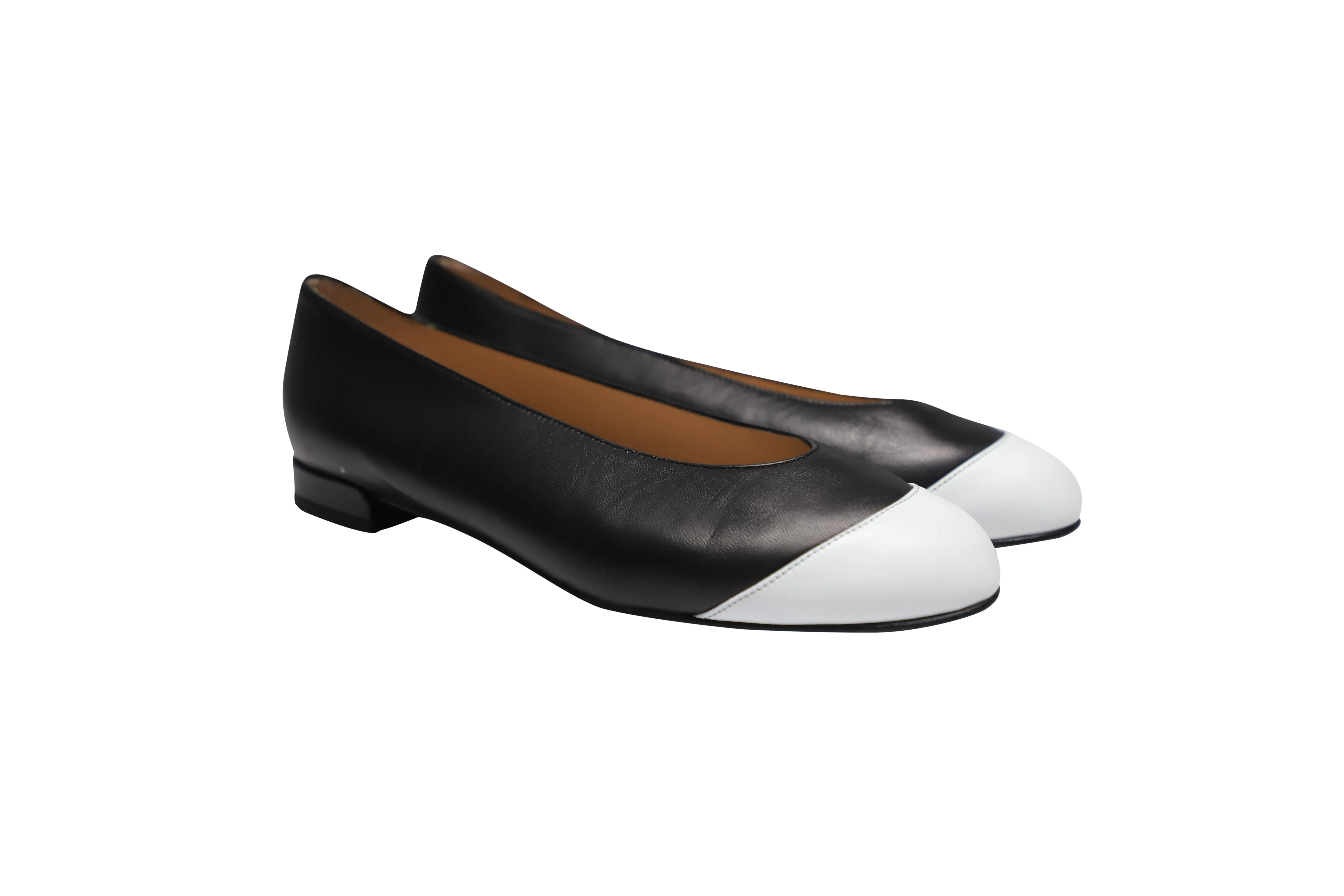 Stuart Weitzman Ballet Flats in Black Leather