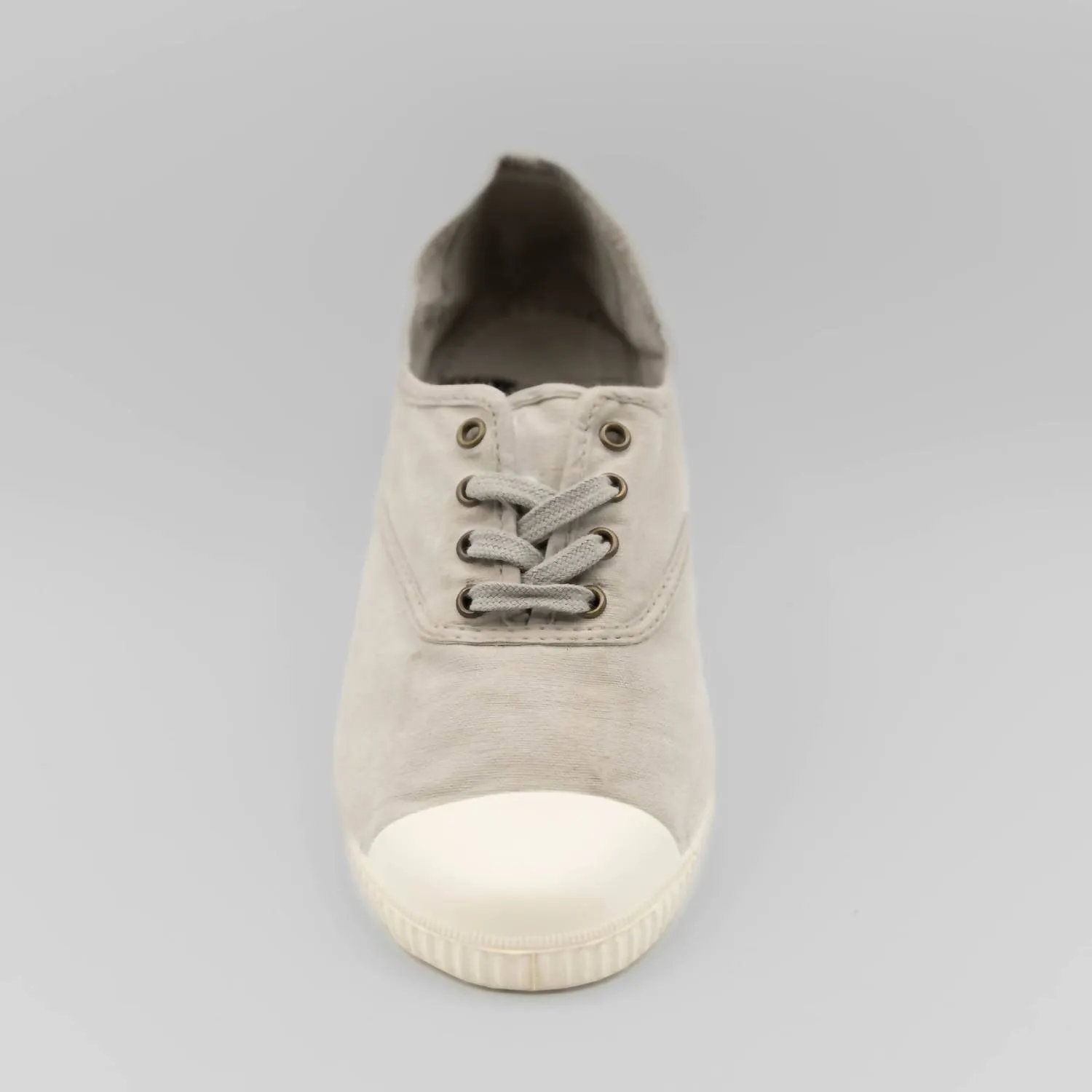 Women's Inglesa Tintada Puntera Sneaker In Beige