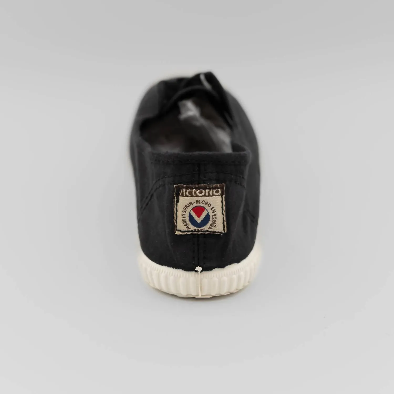 Women's Inglesa Tintada Puntera Sneaker In Negro